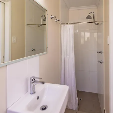 Nrma Capricorn Yeppoon Holiday Park Kinka Beach Room photo