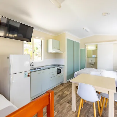 Nrma Capricorn Yeppoon Holiday Park Kinka Beach Room photo